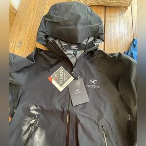 ARCTERYX GORETEX SHELL MENS XXL BLACK NEW WATERPROOF BEAUTIFUL JACKET EXTREME